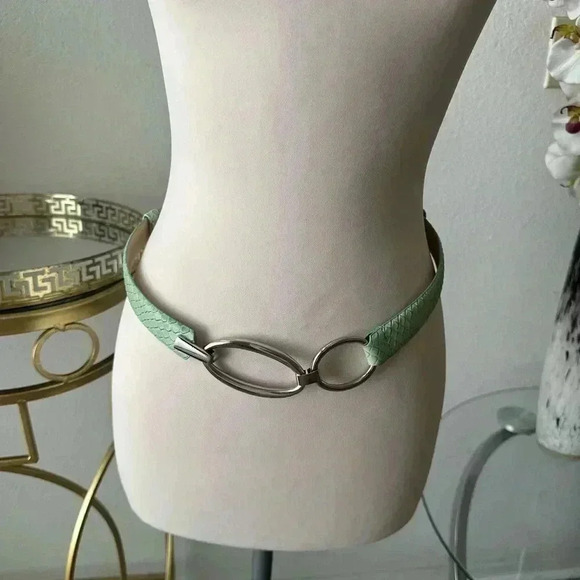 Ellen Tracy leather belt adjustable very chic - Picture 1 of 5